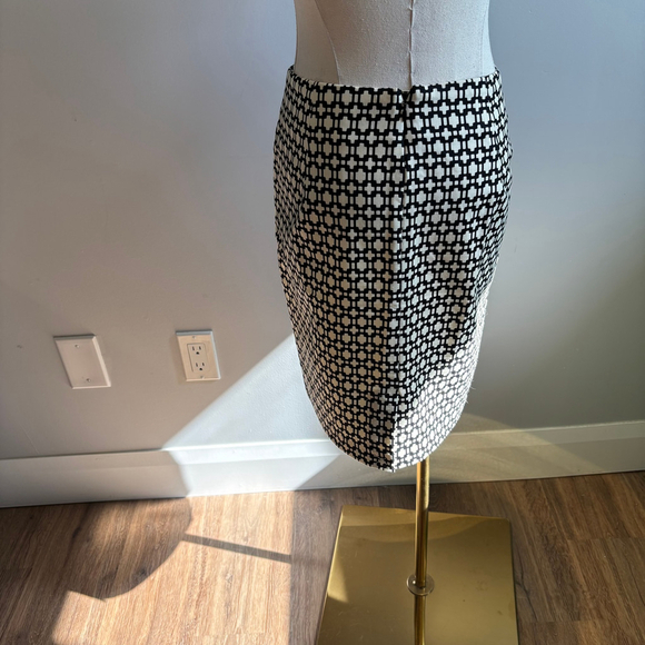 Kenar Women's Black & White Print Pencil Skirt Size 6 - Picture 3 of 6